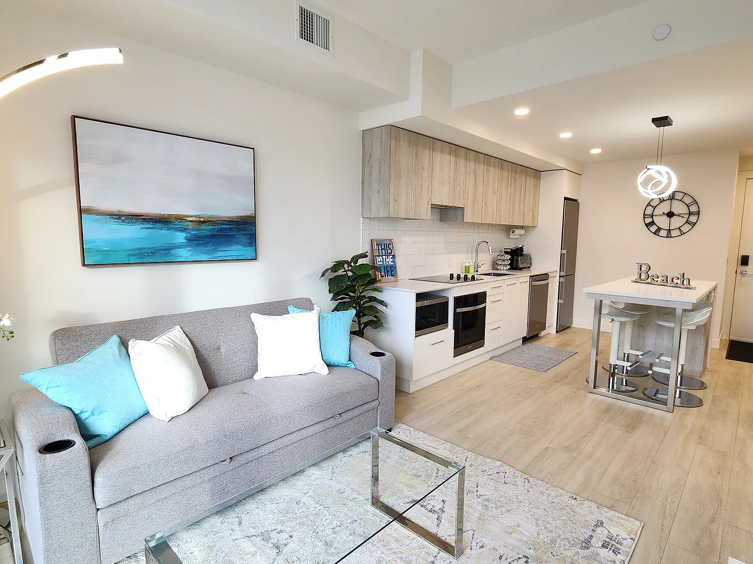 1 bed, 1000 sqft, $2,700 — Photo 1