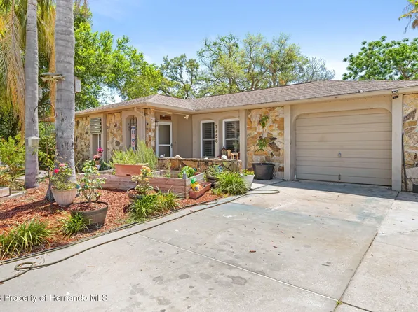 7458 Gates Cir, Spring Hill, FL 34606