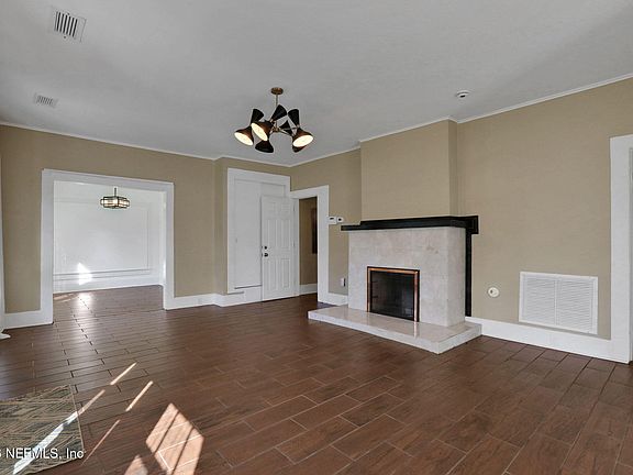 5th image of 708 SPRING Street
