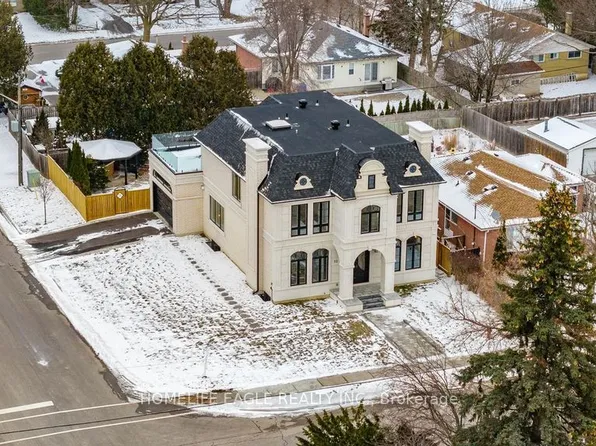 52 Child Dr, Aurora, ON L4G 1Y5