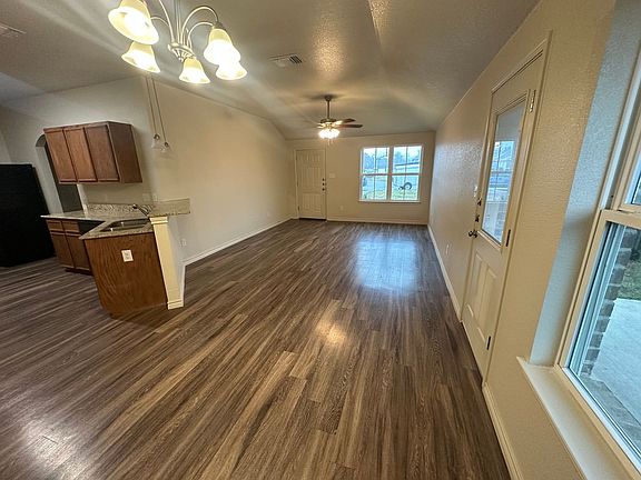 3rd image of 3105 Ochiltree Dr #A