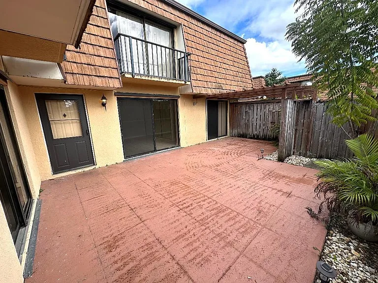 1006 10th Ln — Photo 13