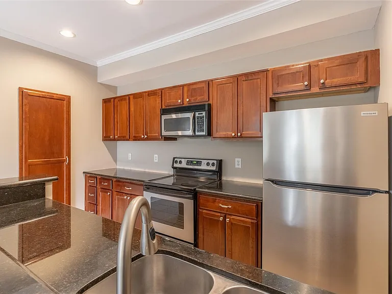 4515 Briar Hollow Pl #304 — Photo 10
