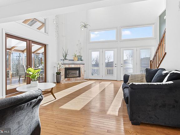 2nd image of 123 Pinnacle Point Dr