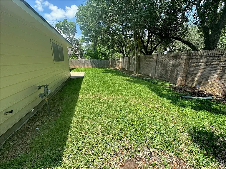 2711 Colony Dr — Photo 23