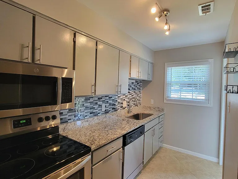 6303 New Market Way — Photo 7