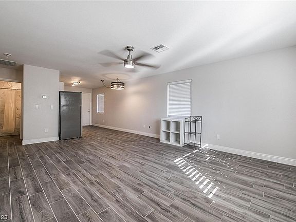 5th image of 379 N 16th St