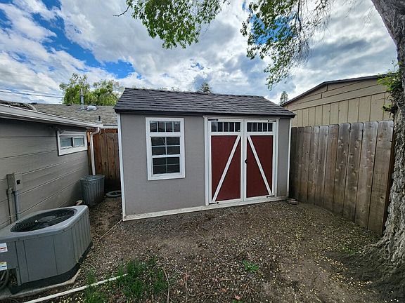 5th image of 2411 Crater Lake Ave