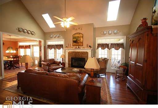 3rd image of 202 Newport Dr