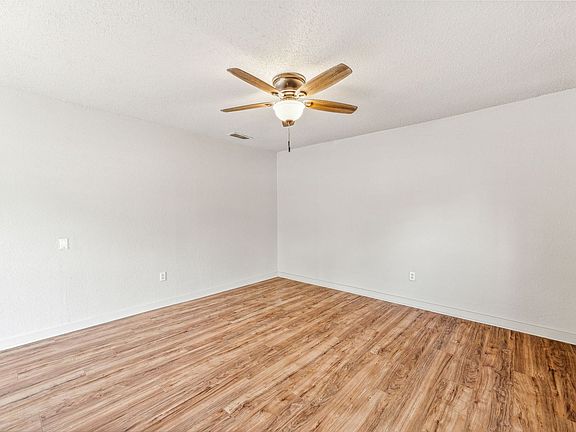 4th image of 1391 N Paddock St #A