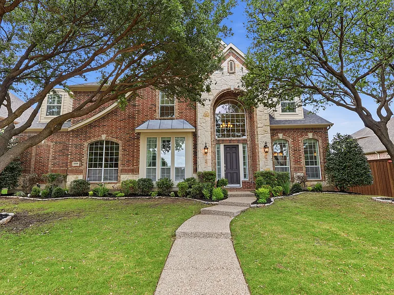 1224 Crockett Dr — Photo 2