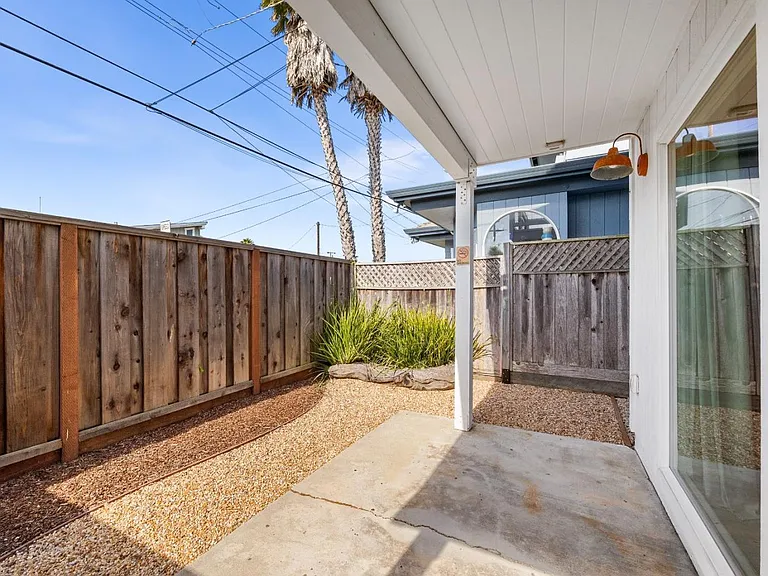 22951 E Cliff Dr — Photo 12