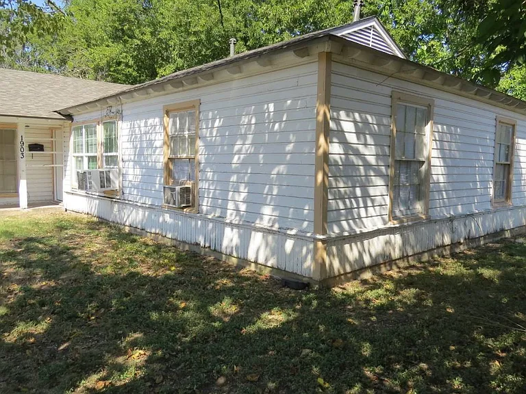 1903 Duncan Ave — Photo 2