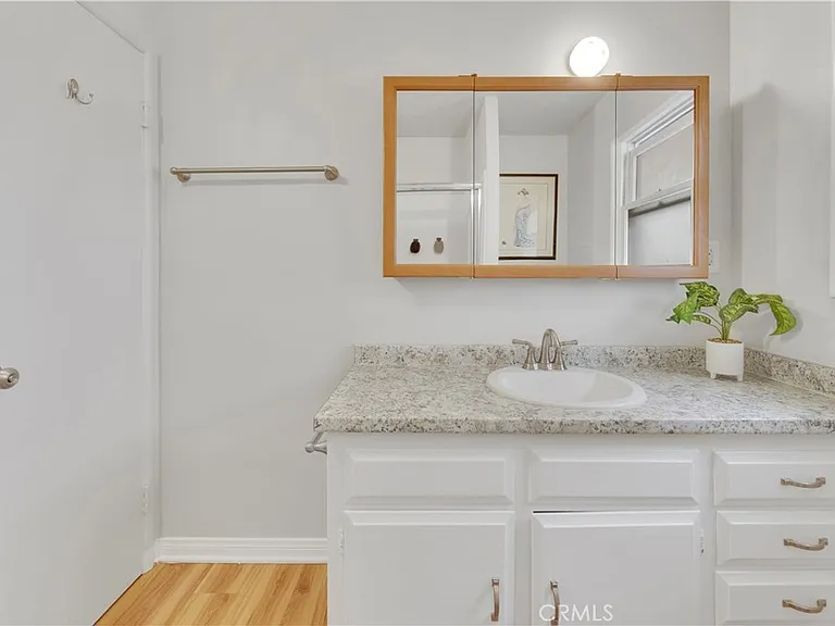 1250 E 1st St #7 — Photo 19