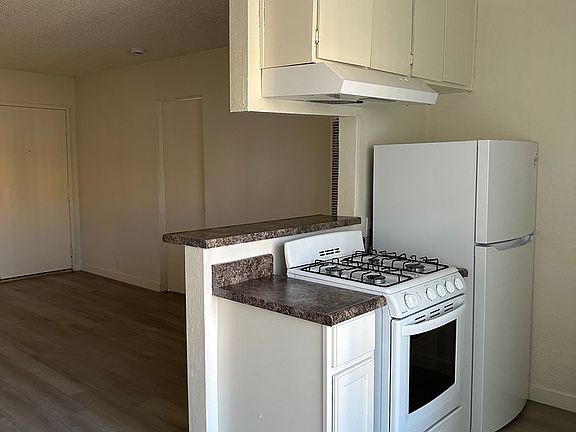 3rd image of 11450 Calvert St APT 14