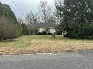 72 Lakeview Dr, New Egypt, NJ 08533