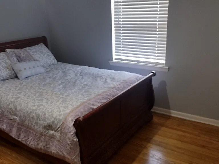 Large queen sized beds.