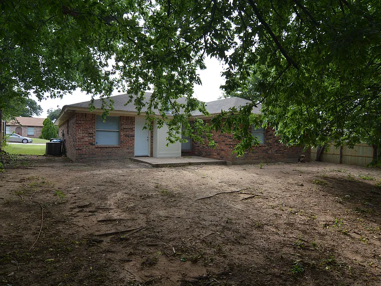 6809 Westglen Dr — Photo 17