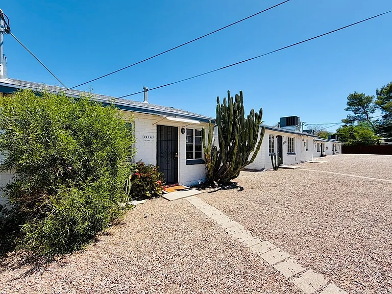 1 Bedroom Cottage Style Homes! — Photo 3