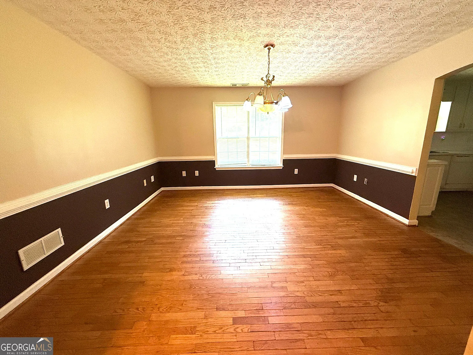3 bed, 2.0 bath, 1838 sqft, $1,900 — Photo 3