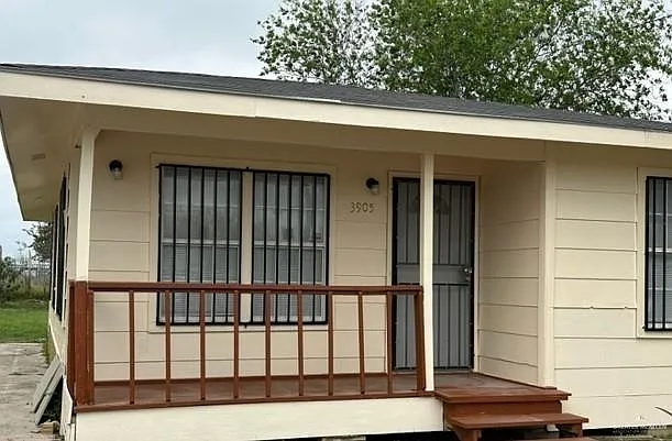 3 bed, 1.0 bath, 904 sqft, $850 — Photo 1