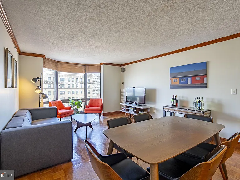 2018 Walnut St #17J — Photo 2