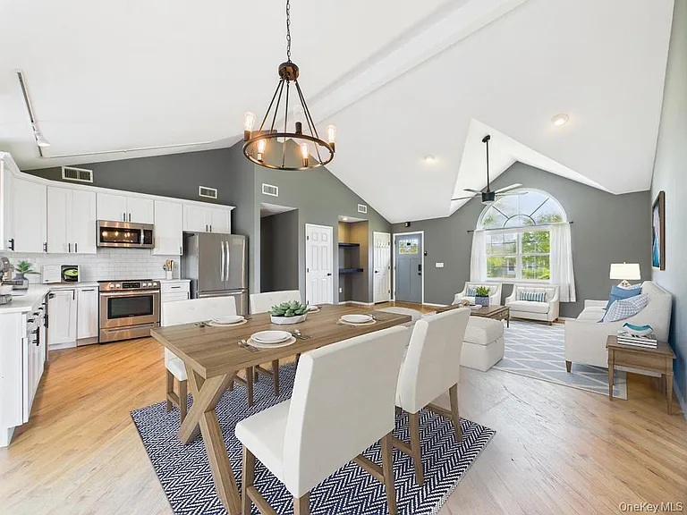 45 Willow St — Photo 2