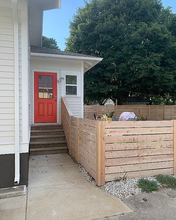 2nd image of 1337 E Harrison St