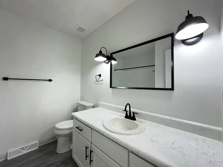 Kingsridge East Apartments — Photo 7