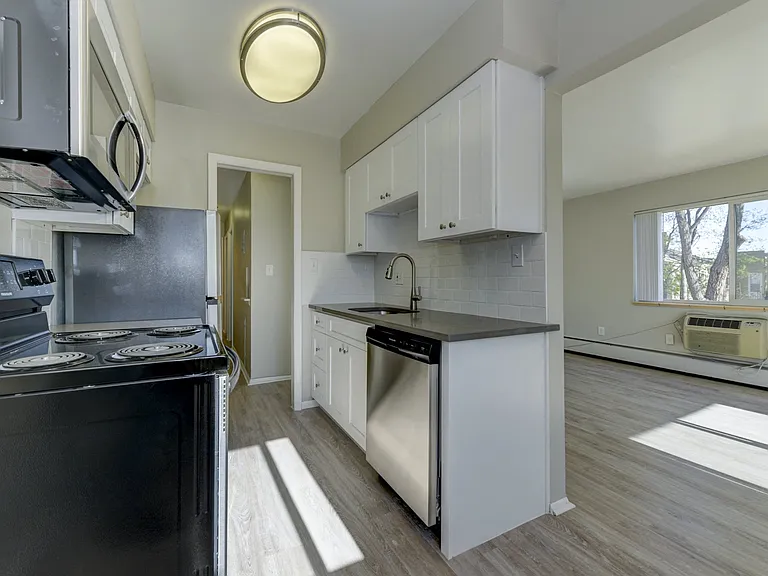 Red Brick Apartments — Photo 34