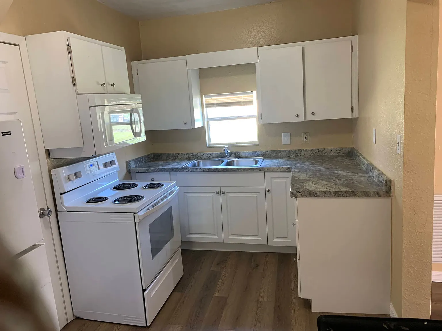 607 Whitehurst St — Photo 4