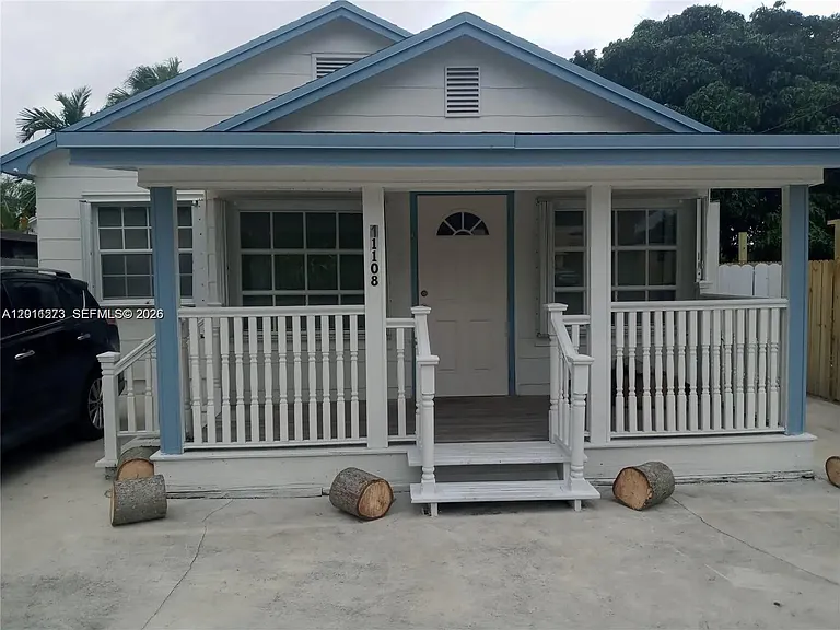 11108 Peachtree Dr — Photo 1