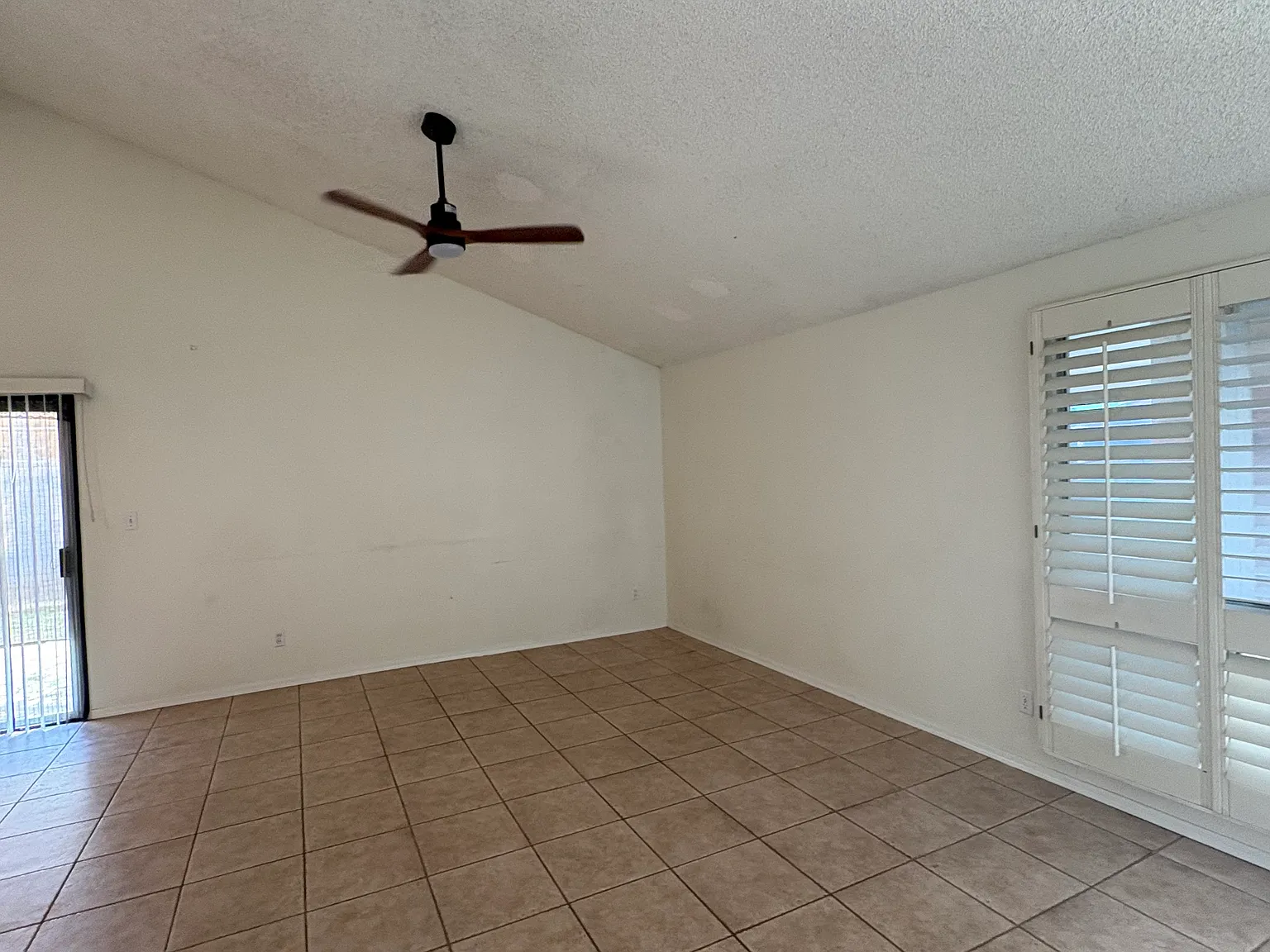 6039 S 42nd St — Photo 3