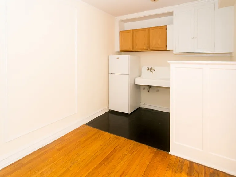 1211 W Elmdale #L2 — Photo 5