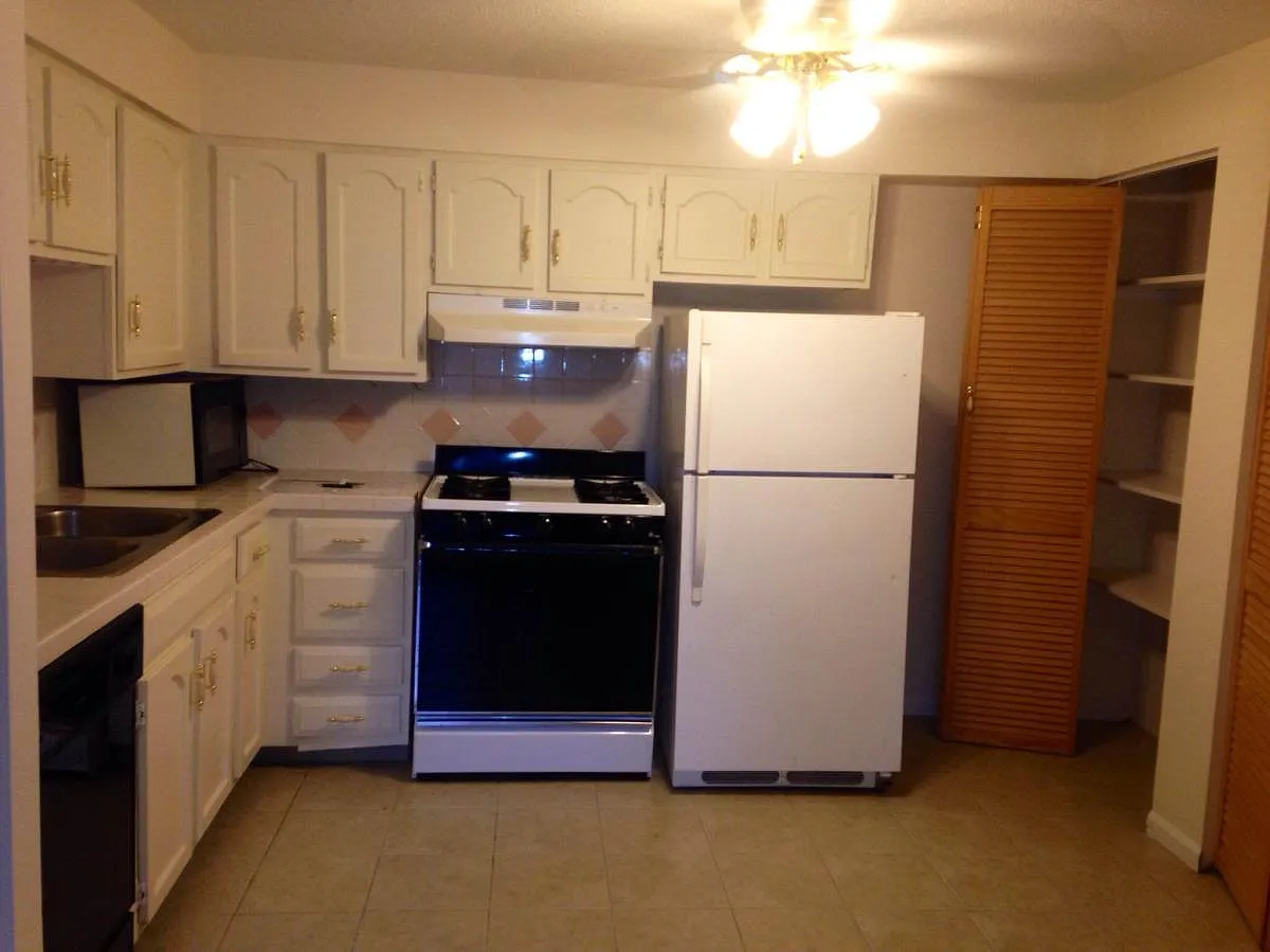 2 bed, 712 sqft, $1,800 — Photo 1