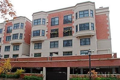 1st image of 100 Sheldrake Pl Unit 6