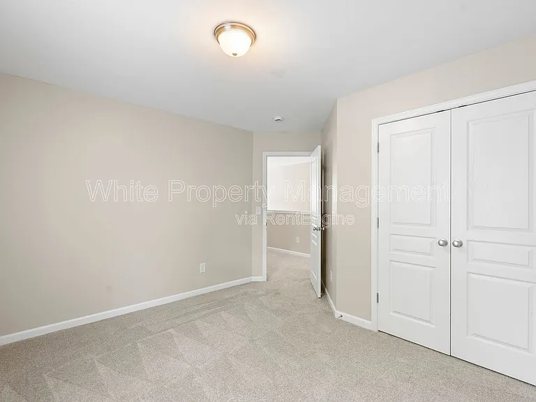 1141 Hammond Dr — Photo 29
