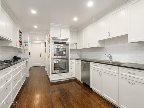 5th image of 134 E 80th St