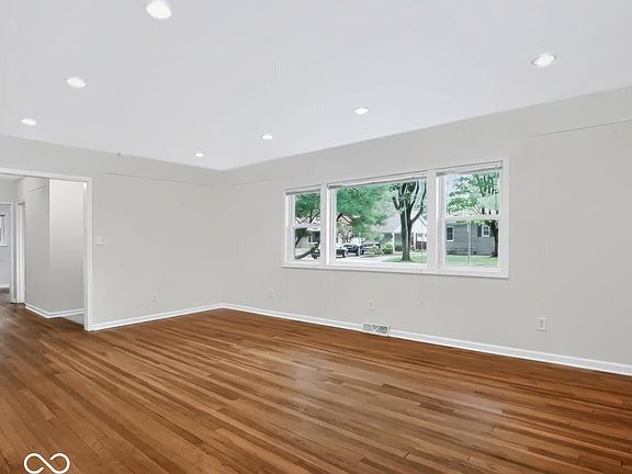 5th image of 824 S Eastside Dr
