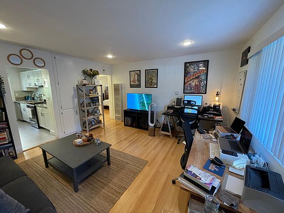 2nd image of 2222 N Cahuenga Blvd #2224