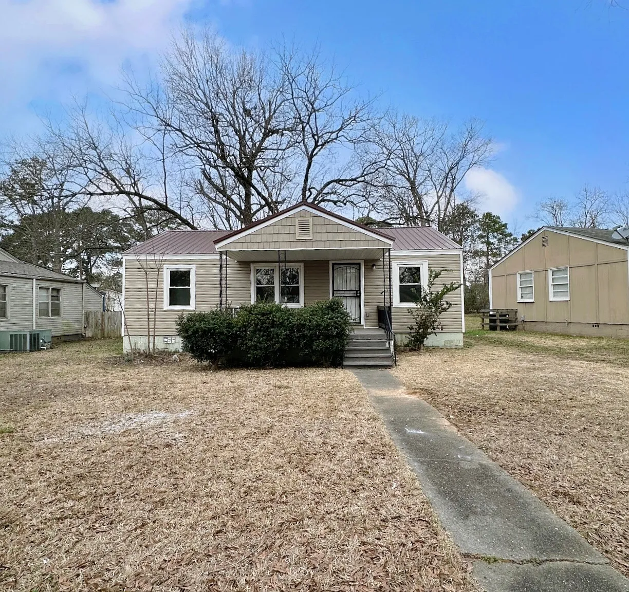 3 bed, 902 sqft, $1,100 — Photo 1