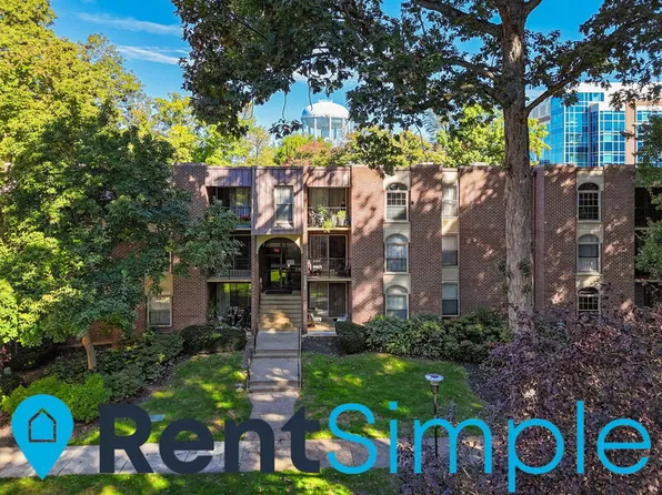 3302 Woodburn Village Dr APT 21, Annandale, VA 22003