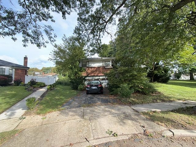 2nd image of 989 Ceil Pl