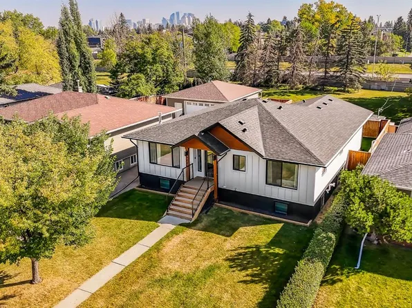 3224 W 24a St SW, Calgary, AB T3E 1W7