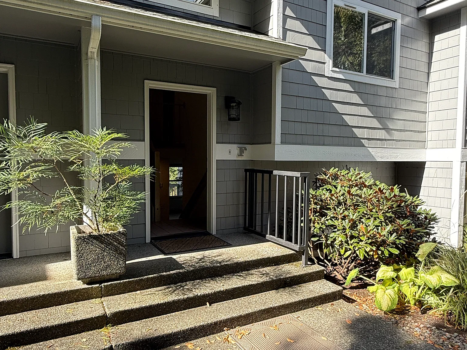 19905 4th Ave NE — Photo 1