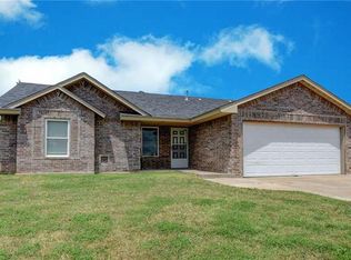 901 Sweetgum St, Moore, OK 73160