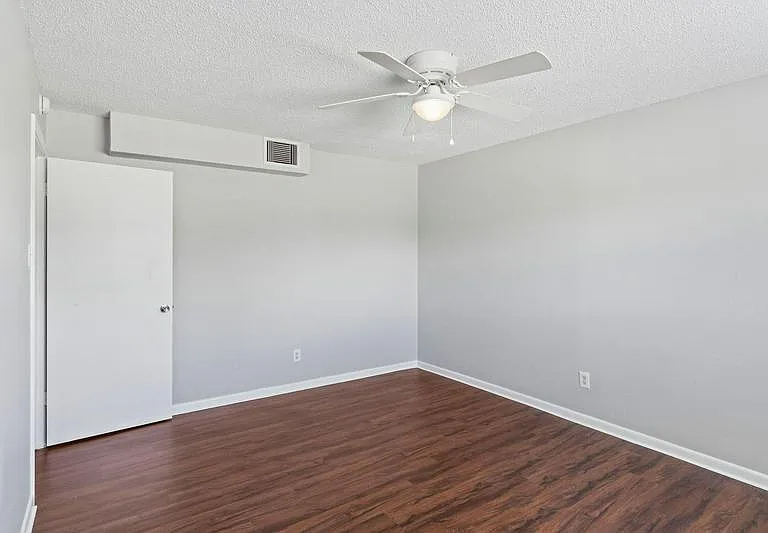 932 7th Ave N #6 — Photo 5