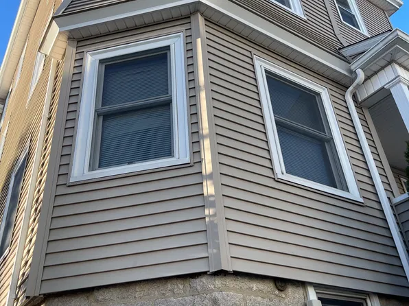 11 Choate St APT 1, Fall River, MA 02723