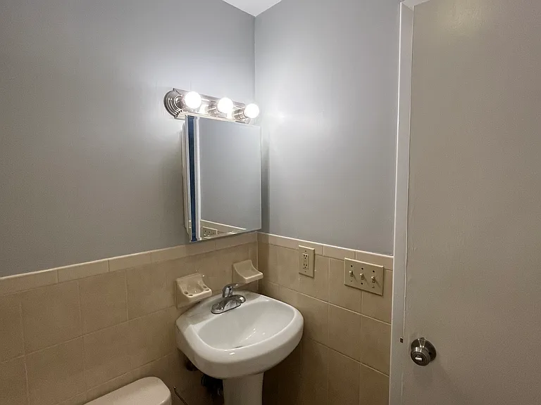 30B Carolyn Ter — Photo 18