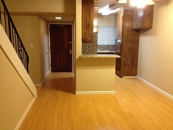 3rd image of 412 N Louise St #Ap2